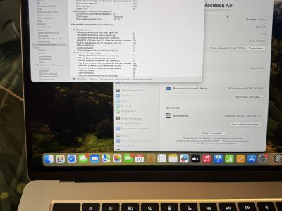 Продаю MacBook Air 15.3 M3 8/256 gb золотистый